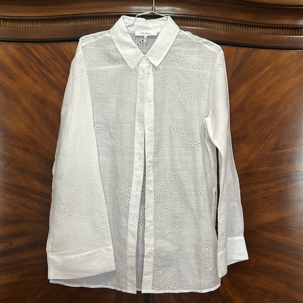 White,classic collar ,Frame shirt.